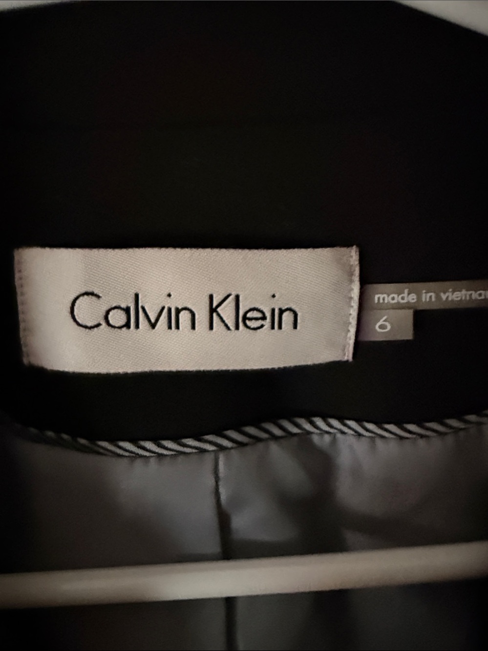 Calvin Klein Women’s Black sport crop coat… Sleek